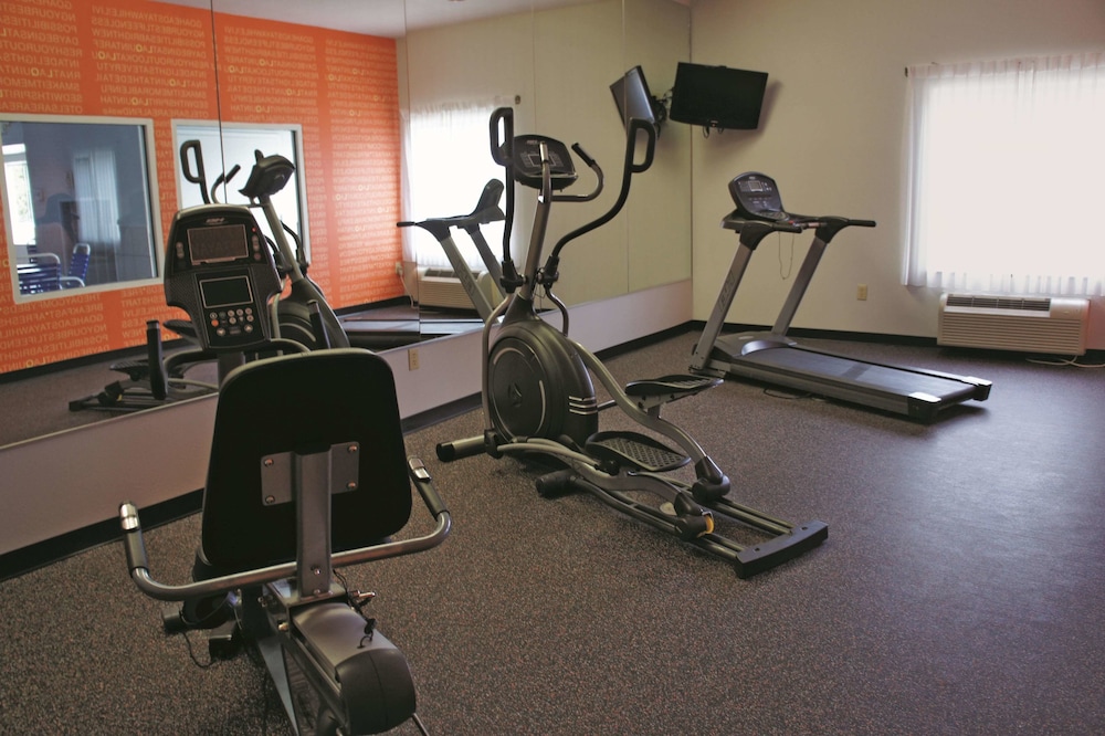 La Quinta Inn & Suites by Wyndham Orange 29/56