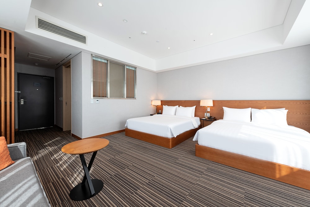 Golden Tulip Incheon Airport Hotel and Suites 23/63