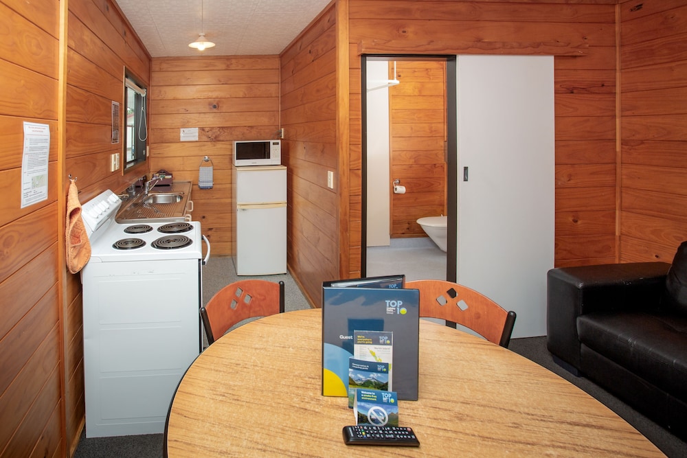 Wellington Top 10 Holiday Park 37/50