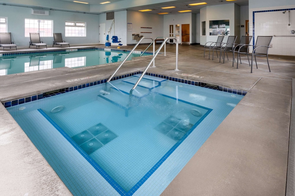Super 8 By Wyndham Spokane Valley 7/33