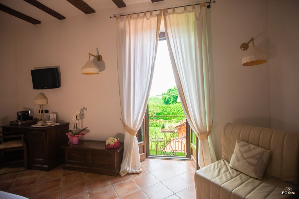 Hotel Tenimento Al Castello 31/50