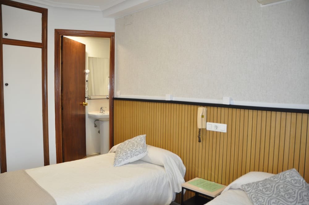 Hostal Ramón Y Cajal 24/50