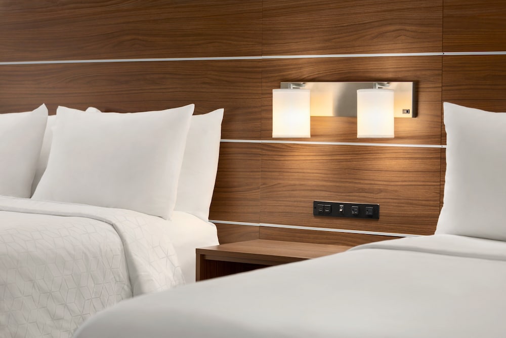 Holiday Inn Express Suites Philadelphia Mt Laurel 23/54