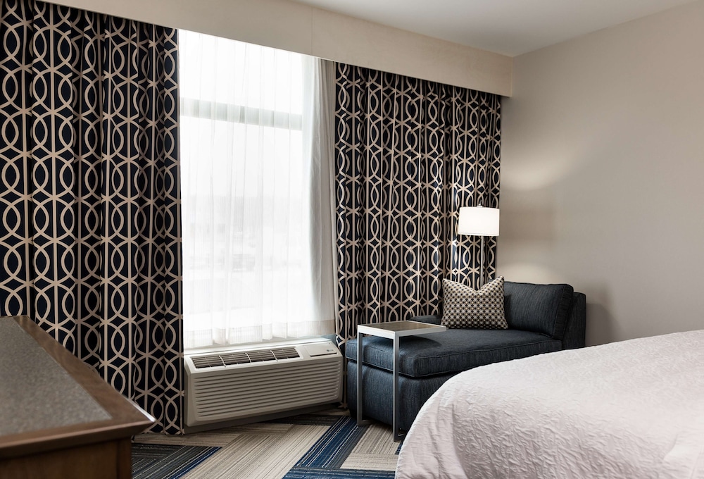 Hampton Inn & Suites La Crosse/Downtown 21/63