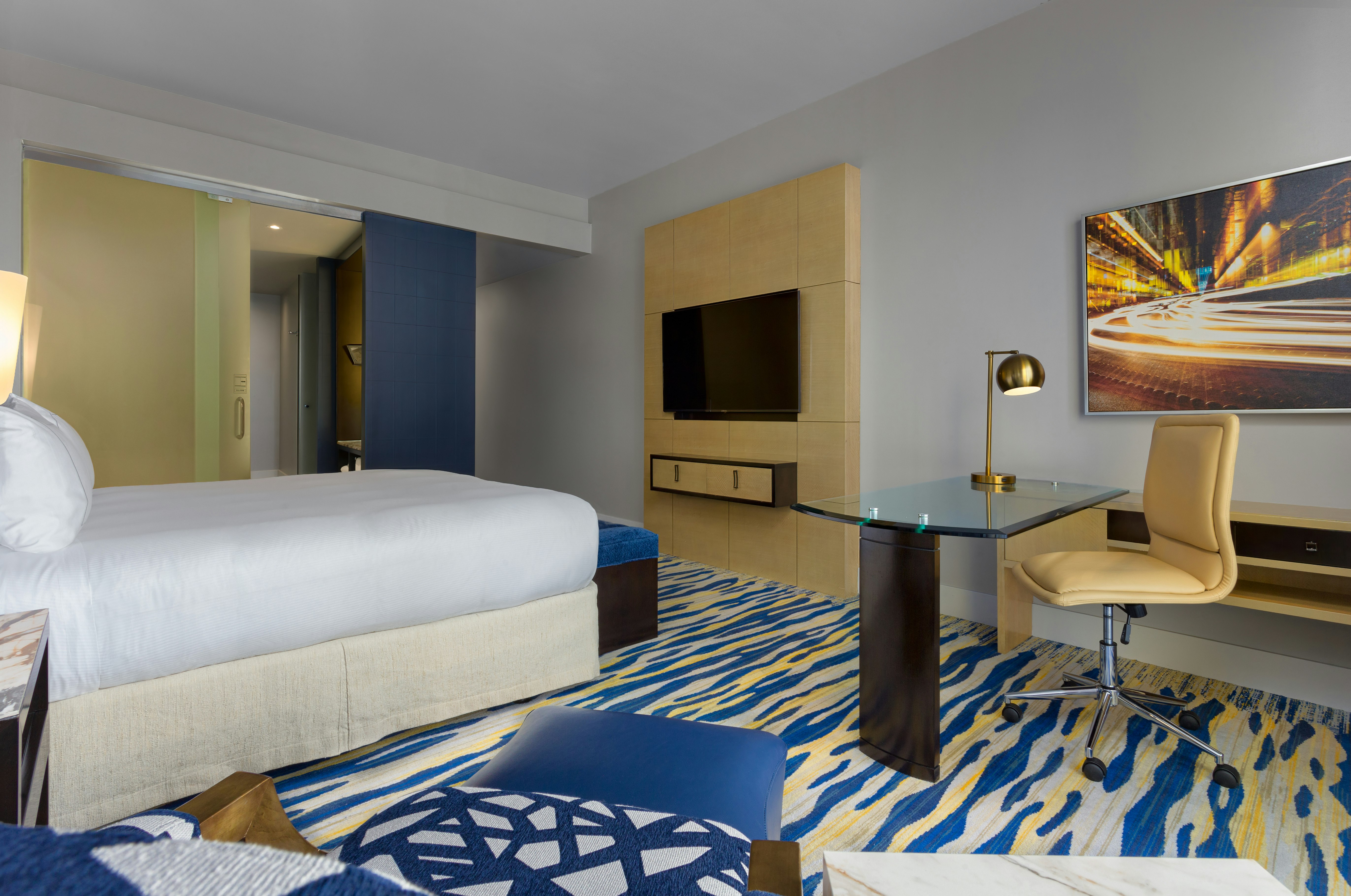 SUPERIOR, KING BED, PARTIAL VIEW