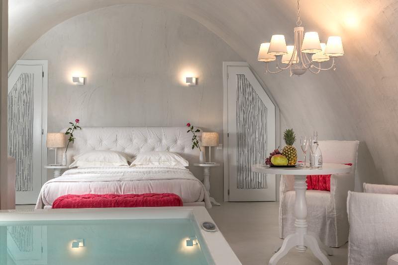 INTERIOR, HONEYMOON, SUITE, JETTED TUB