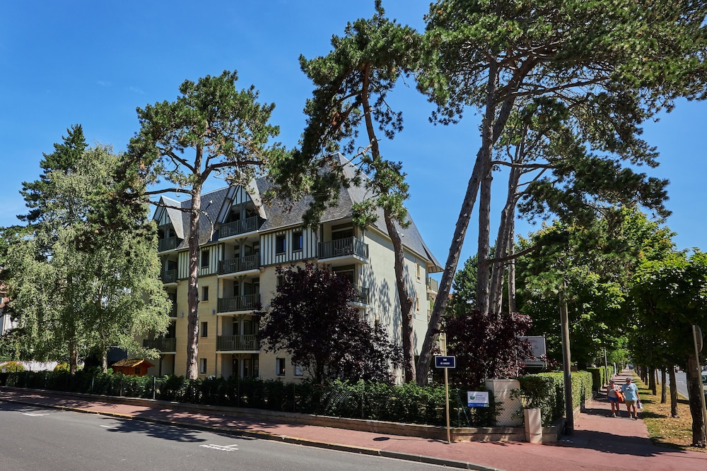PIERRE AND VACANCES RESIDENCE LES EMBRUNS(FORMERLY RESIDENCE LES EMBRUNS) 34/49