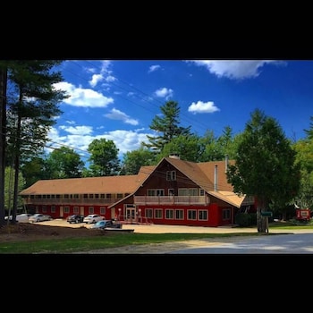 The Upper Pass Lodge at Magic Mountain 2/32