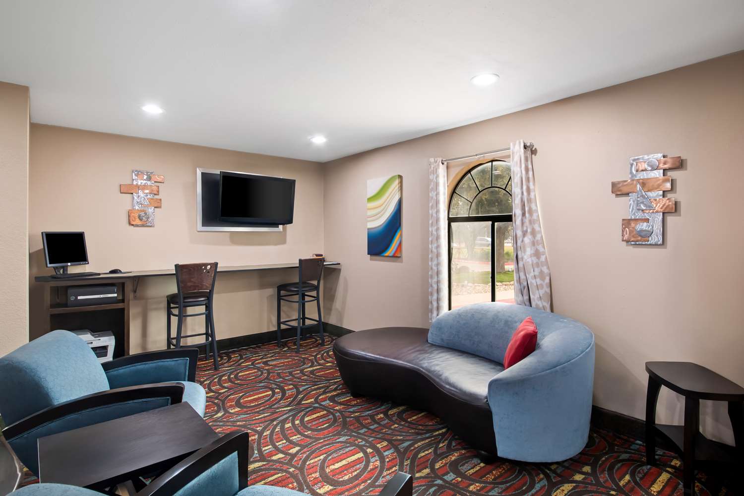 Best Western Cedar Inn 18/24
