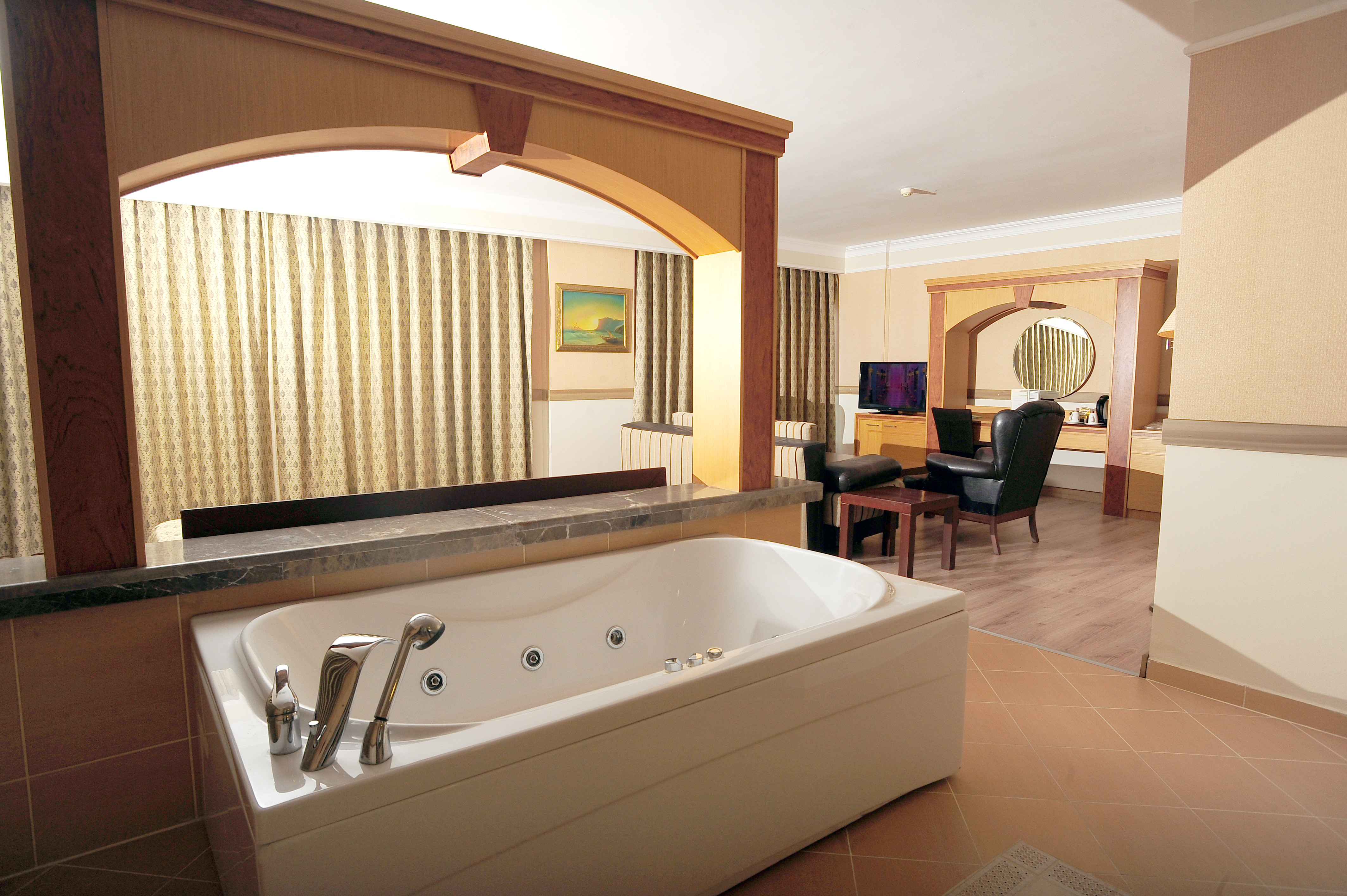 Utopia World Hotel 50/50