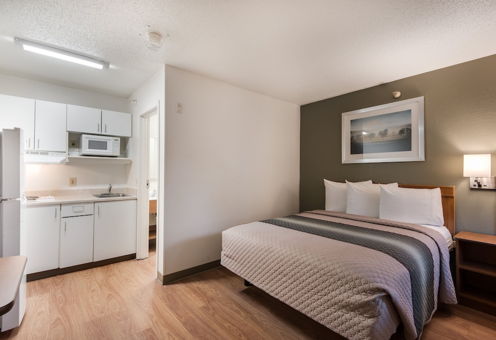 Birch Hill Suites Kansas City - Independence, Mo 4/24