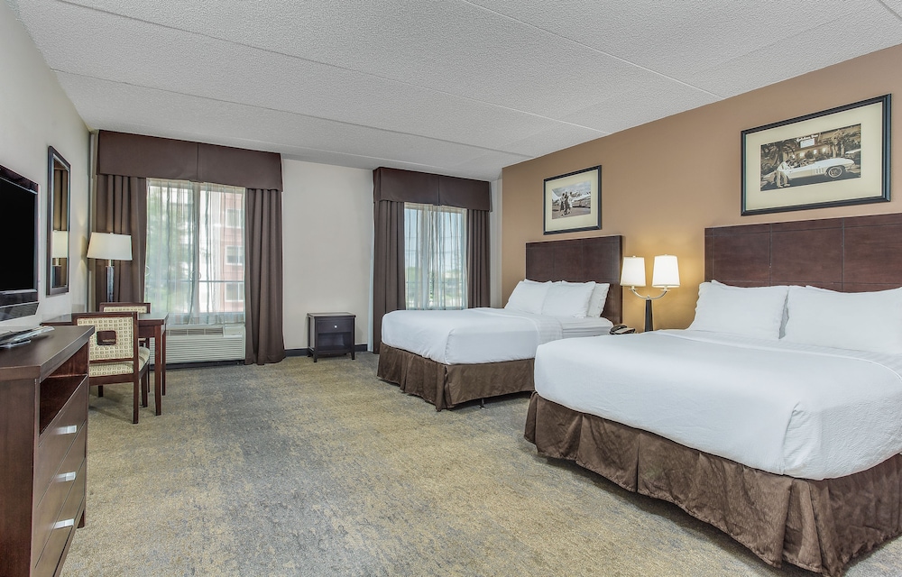 Holiday Inn Louisville Airport - Fair/Expo 24/57