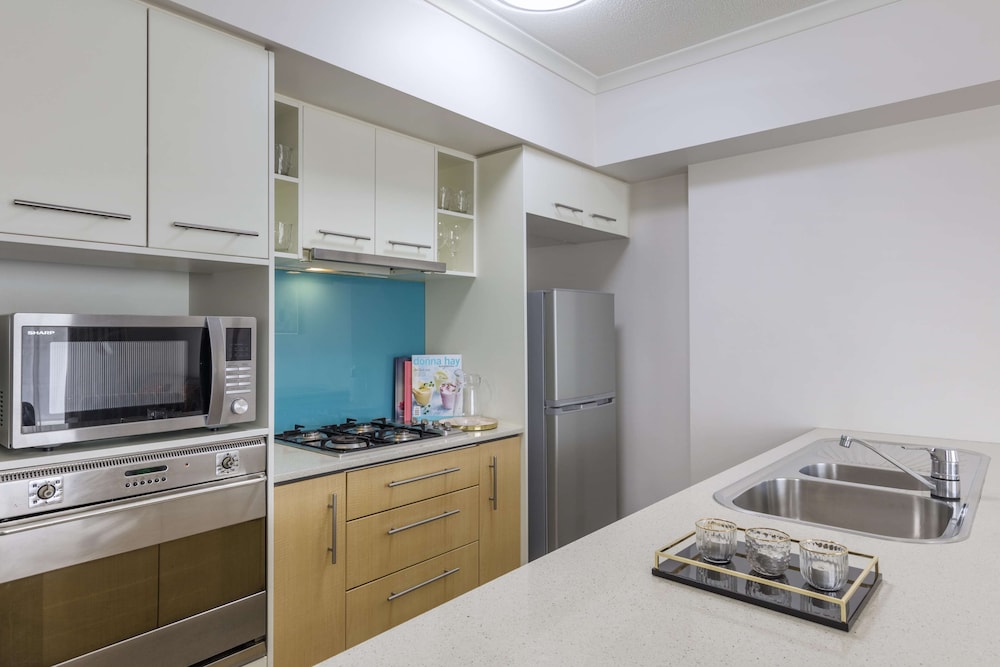Oaks Brisbane River City Suites 19/72