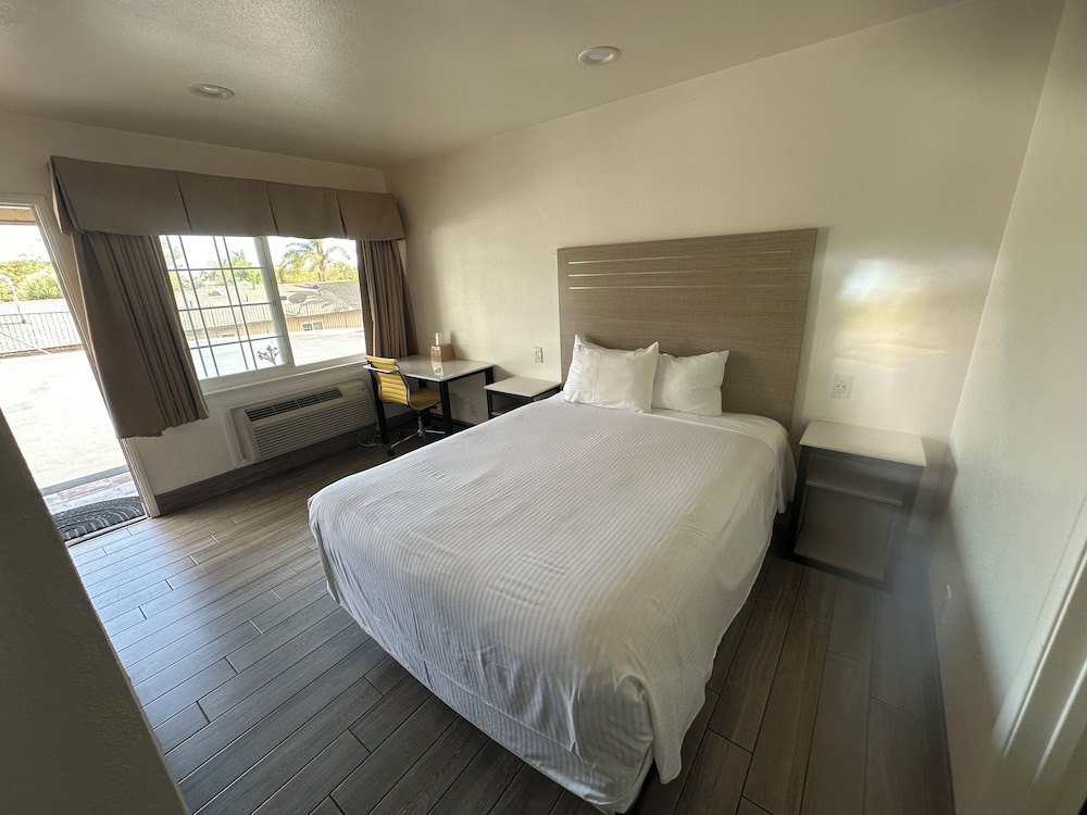 Town and Country Inn 19/50