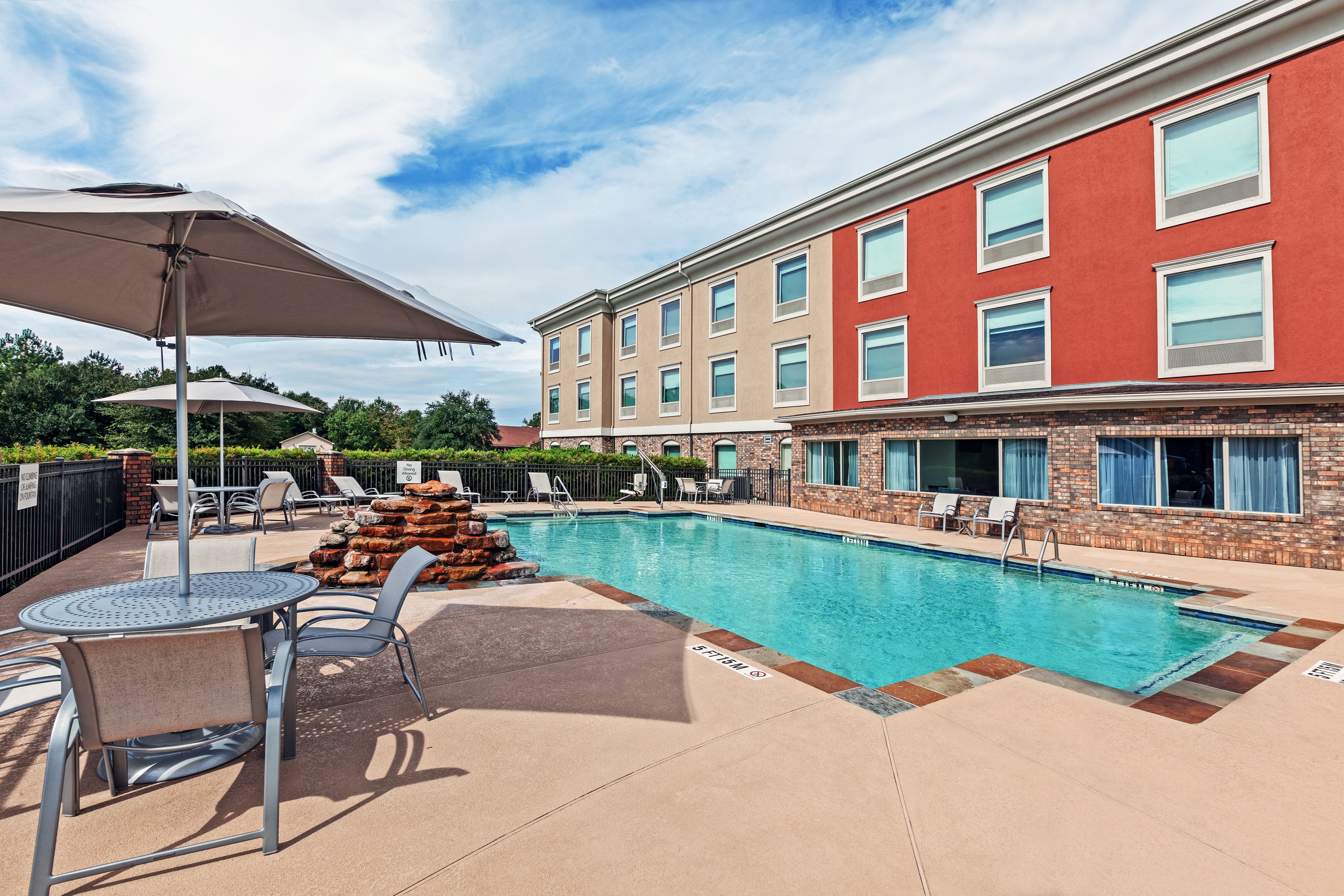 Holiday Inn Express Hotel And Suites Jasper 68/68