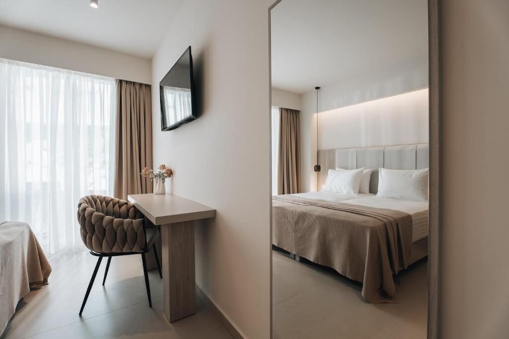 Golden Coast Suites 7/37