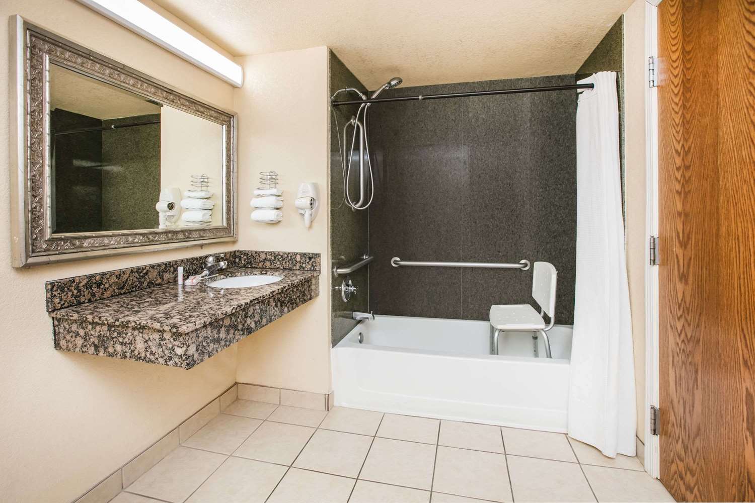 Super 8 by Wyndham Oklahoma Airport Fairgrounds West 6/6