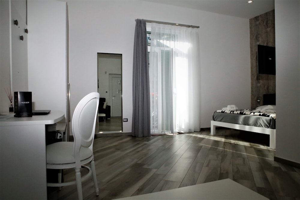 Hermes Rooms For Tourists 24/50