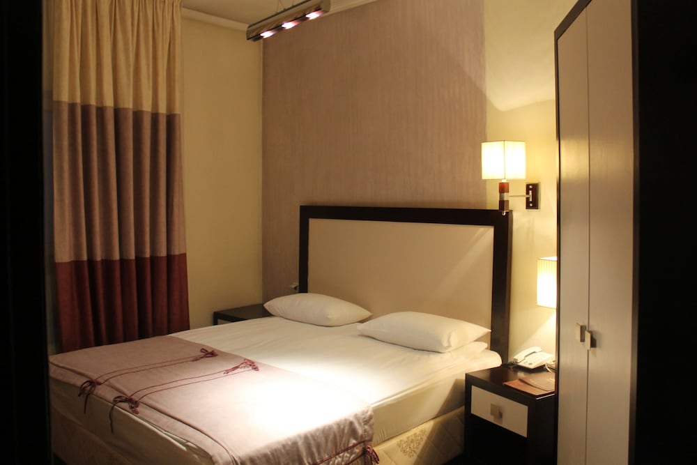 Kazakhstan Hotel 32/87