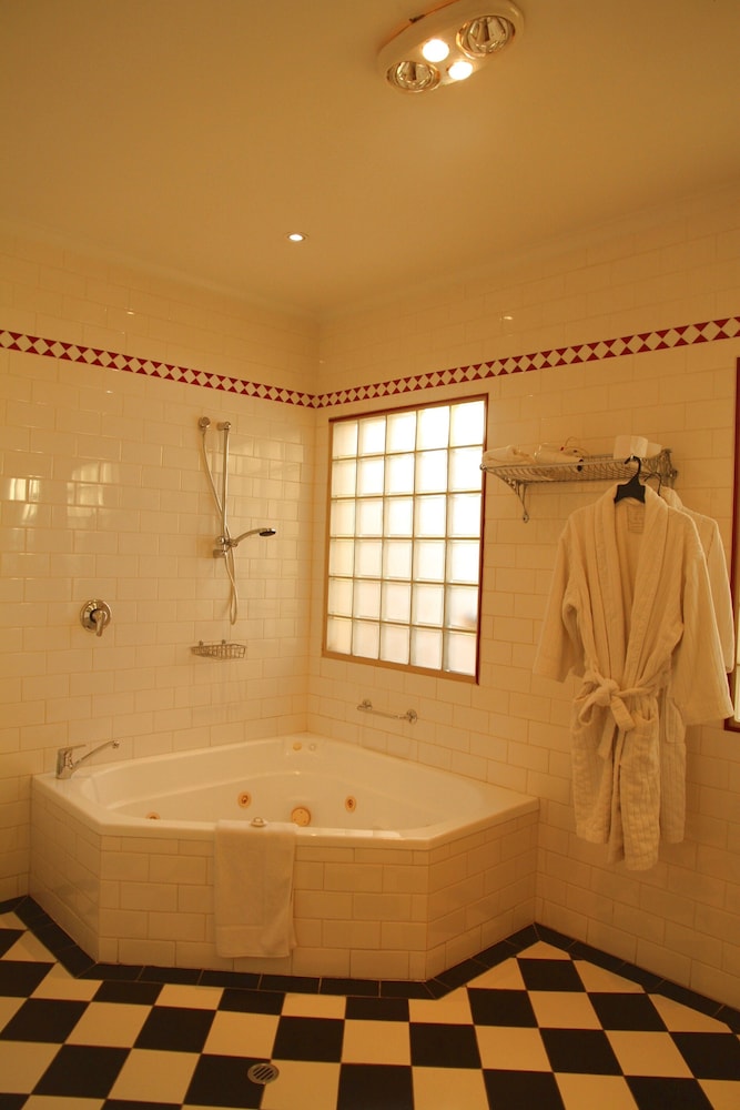 Fire Station Inn(Apartment) 50/50