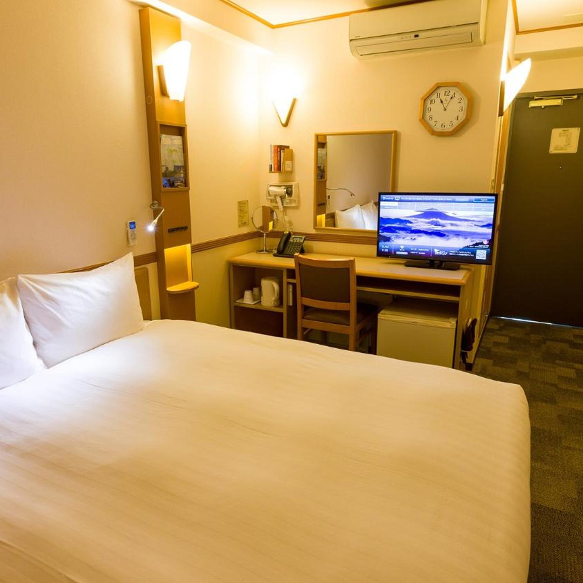 Room, Queen Bed, Toyoko Inn Osaka Tsutenkaku Mae 9/10