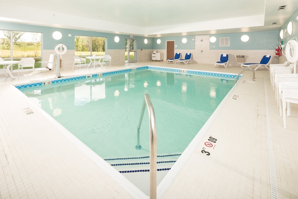 Holiday Inn Express & Suites Kalamazoo West 31/46