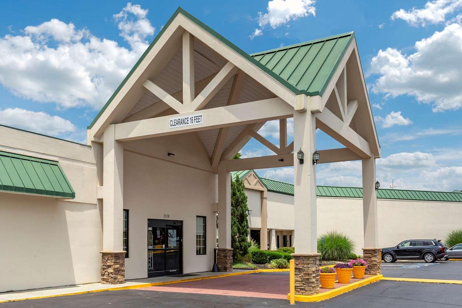 Quality Inn And Suites Hanes Mall 21/23