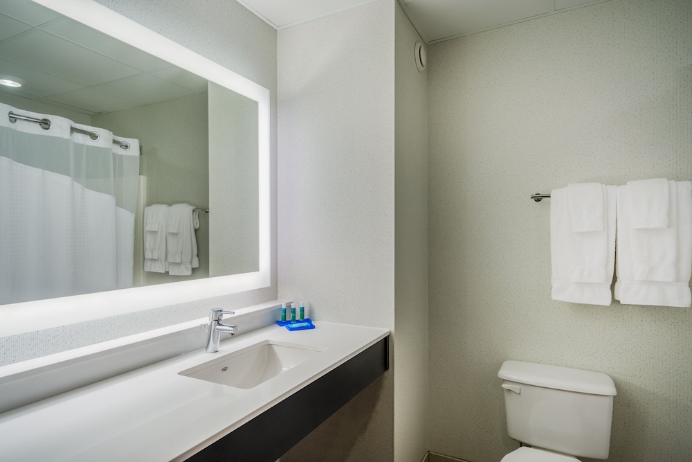 Holiday Inn Express Bloomsburg 22/74