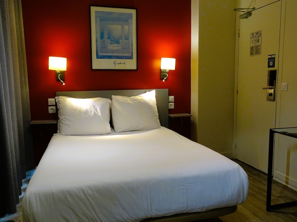 Hipotel Belgrand Edith Piaf 16/50