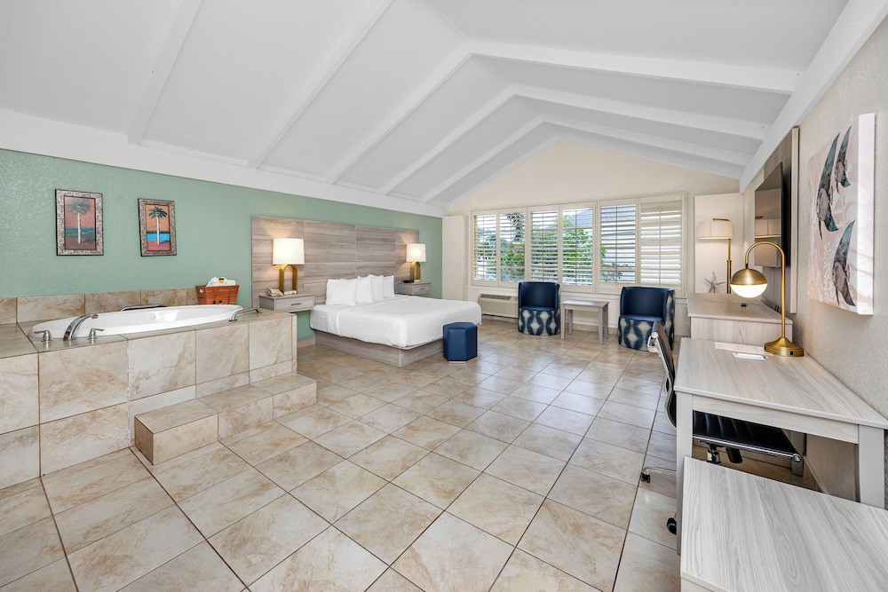 جناح بسرير كينج بحوض جاكوزي، Best Western Plus Yacht Harbor Inn 3/3