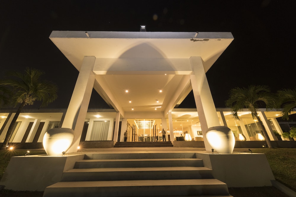 Pegasus Reef Hotel in WATTALA
