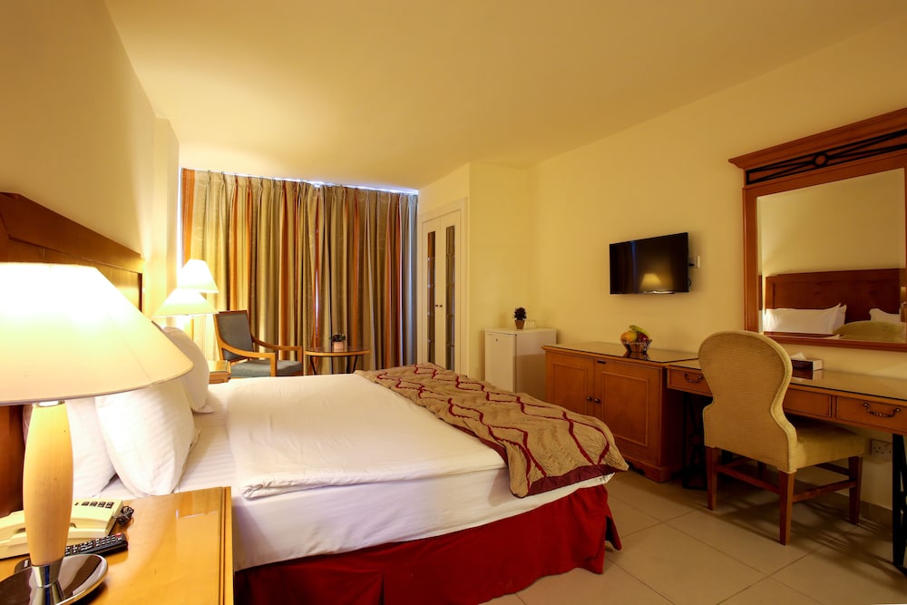 MINA HOTEL 18/65
