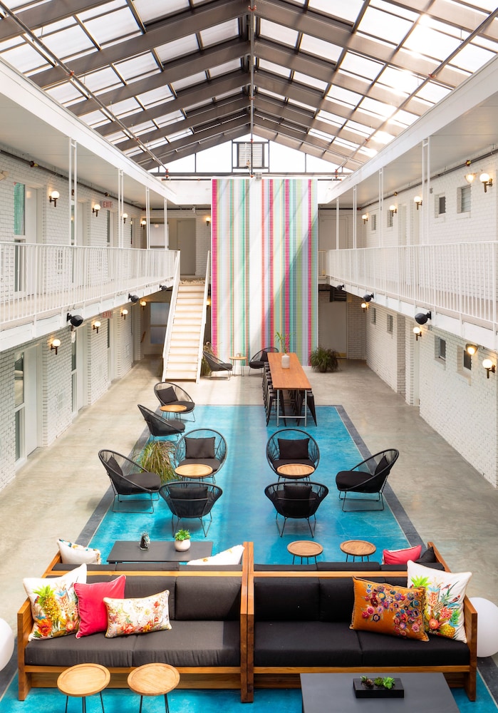 Bluebird Spa City Motor Lodge 47/51