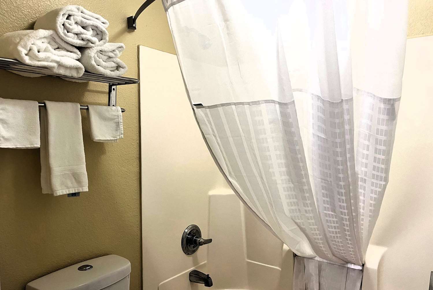 Super 8 By Wyndham Indianapolis/Ne/Castleton Area 7/15