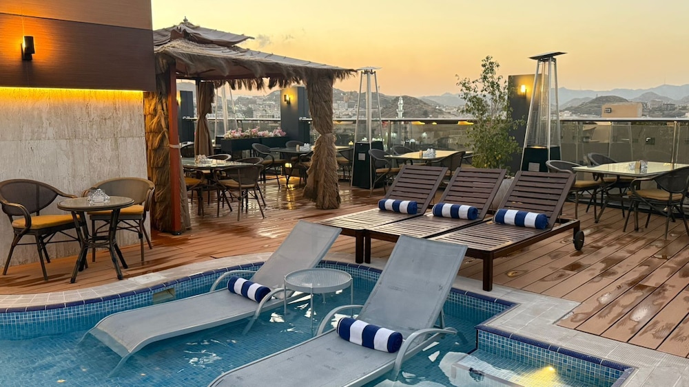 Le Reve Hotel 110/134