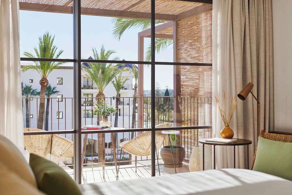 غرفة ديلوكس عائلية بسريرين كينج، La Zambra the Unbound Collection By Hyatt 2/3
