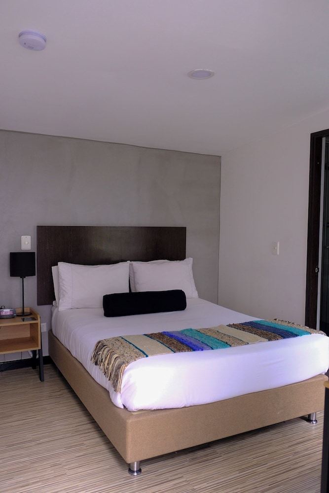 STANDARD, DOUBLE BED