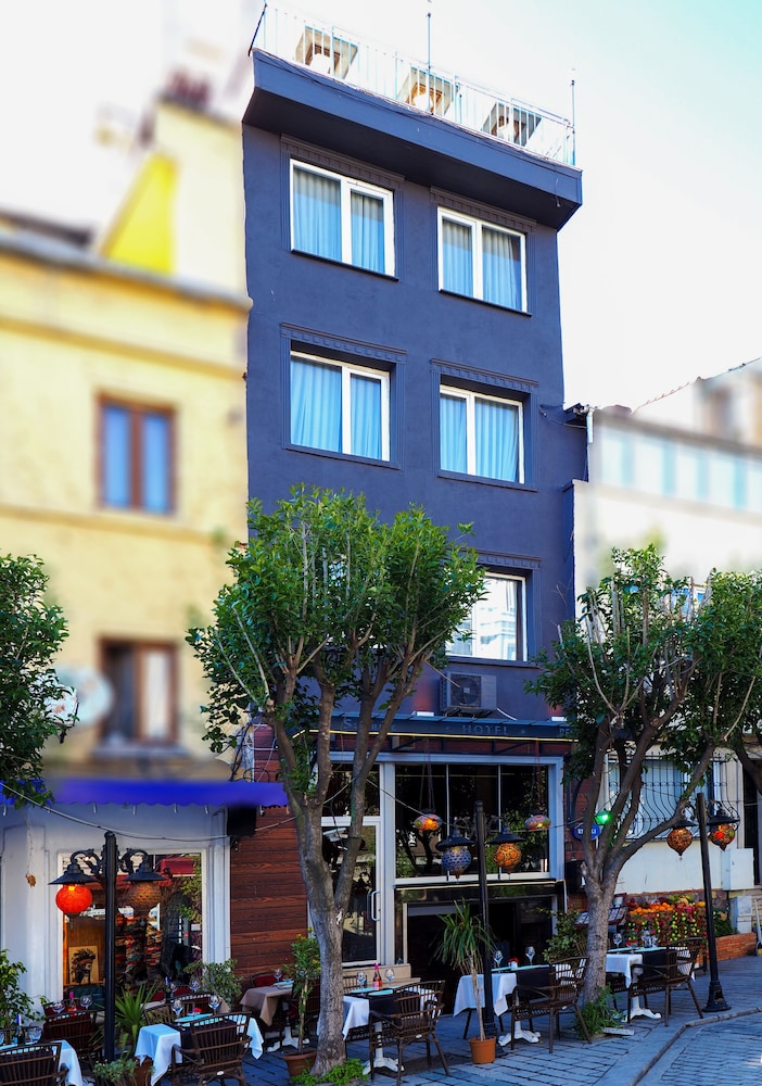 SUNRISE HOTEL 2/48