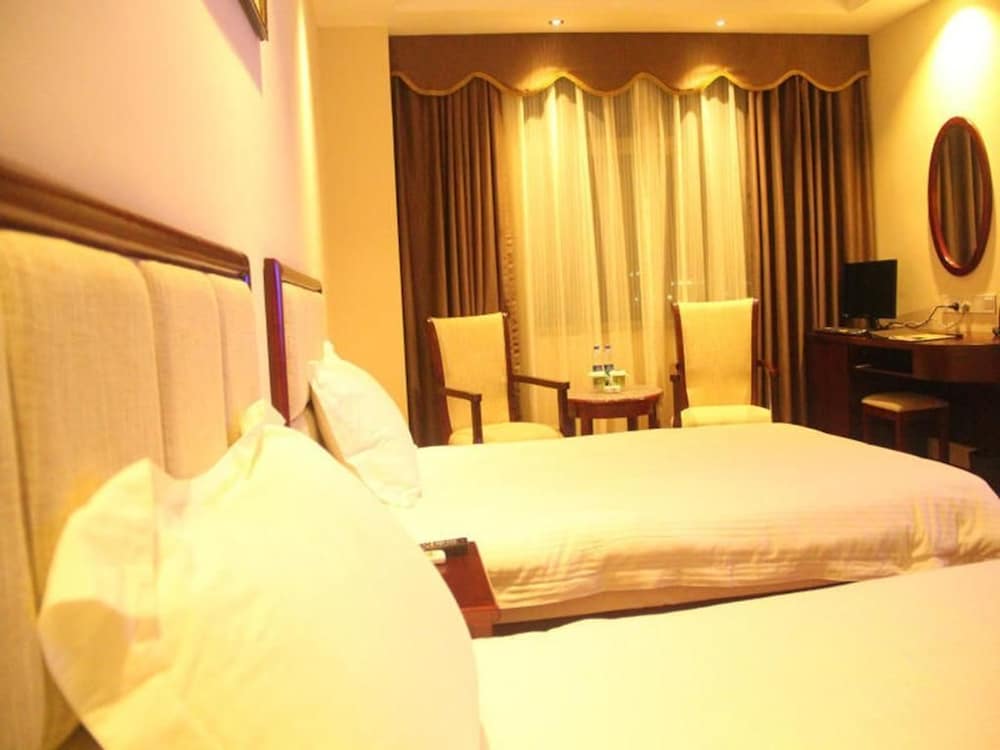 Greentree Inn Guangzhou Chimelong Paradise Yuangang Metro Station Hotel 6/26