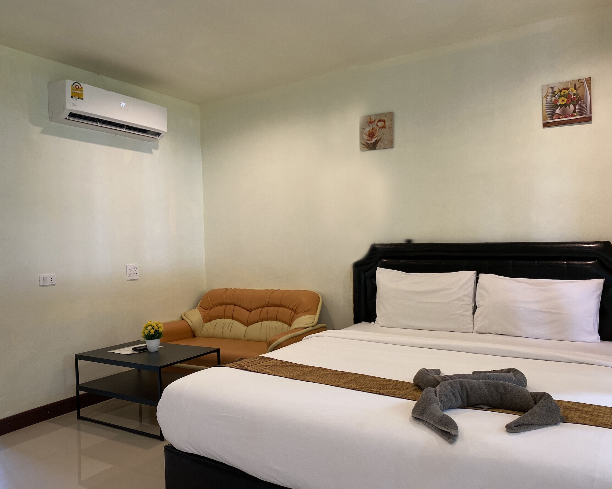 JUNIOR SUITE, KING BED, KITCHENETTE, GARDEN AREA