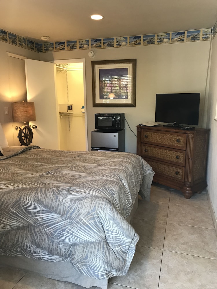 Casitas Coral Ridge formerly Estoril Paradise Inn 9/50