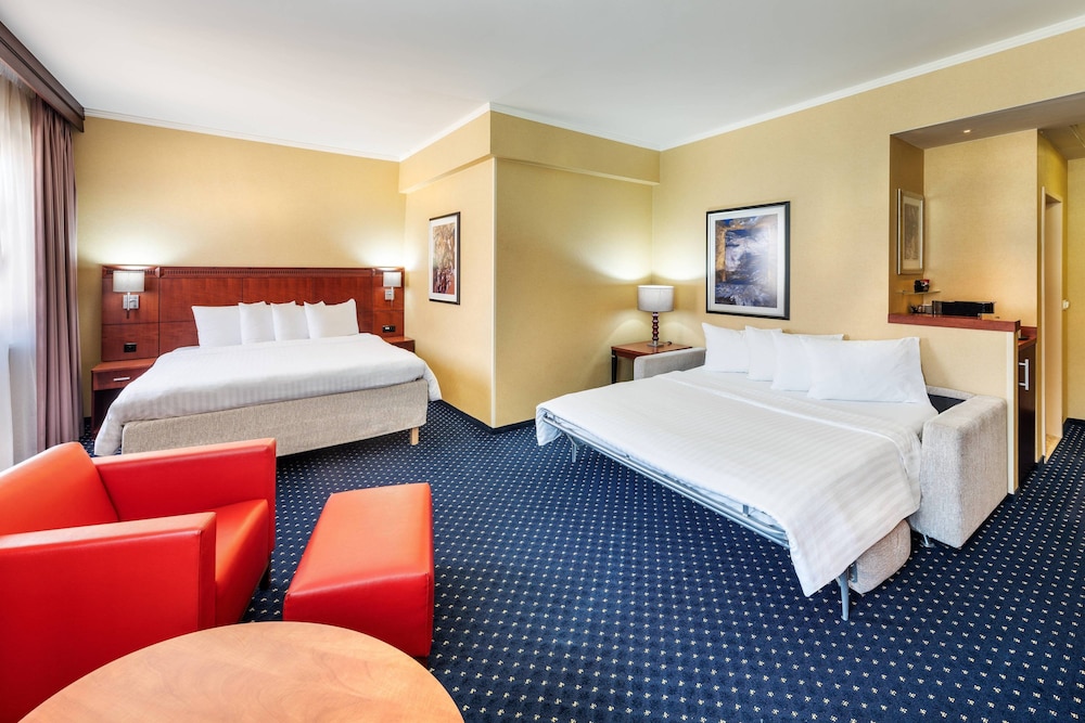 Courtyard By Marriott Prague City 6/54