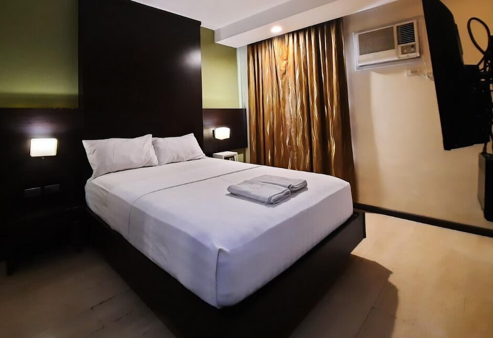 Lorenzzo Suites Hotel 9/24