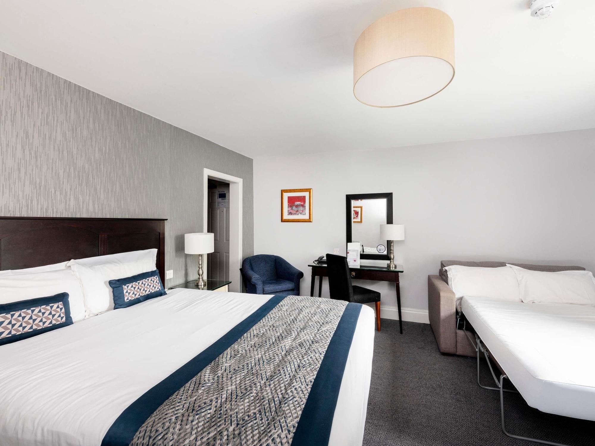 Family, Multiple Beds
