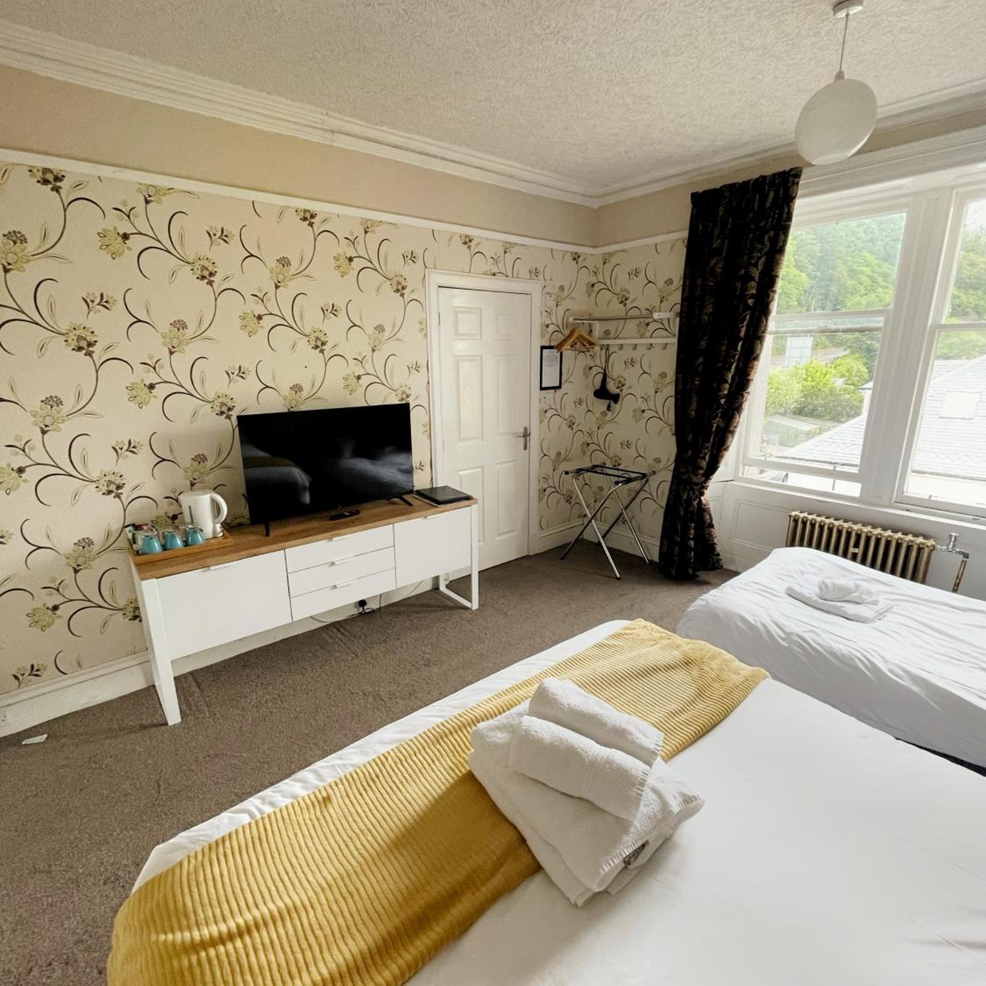 KINGS KNOLL HOTEL 36/53