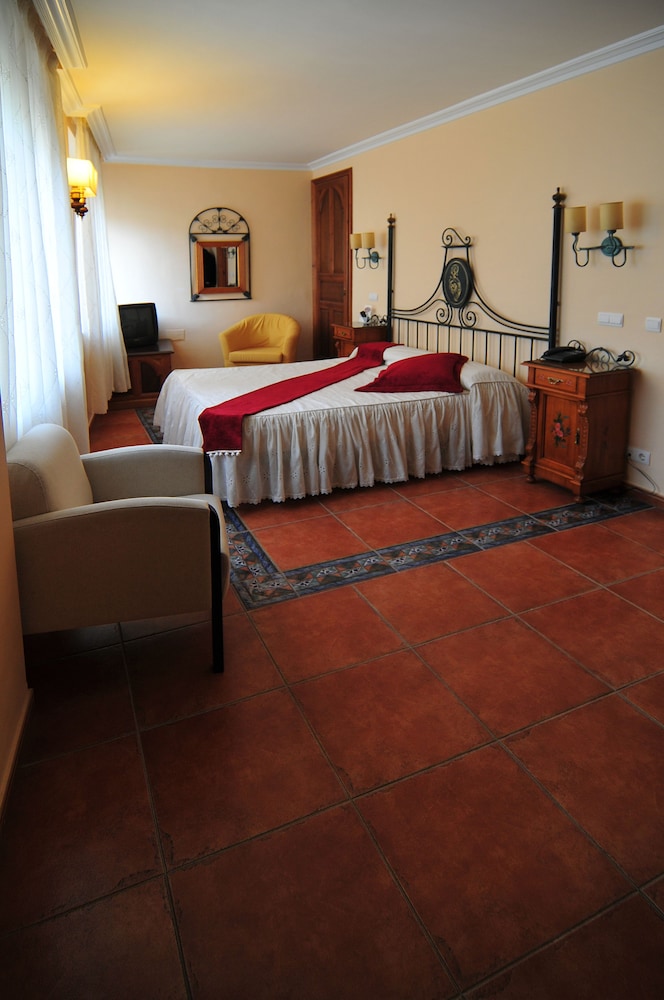 Santo Domingo De Silos Hotel 7/30
