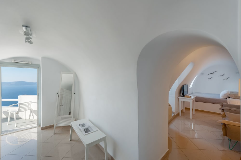 Keti Hotel 50/50