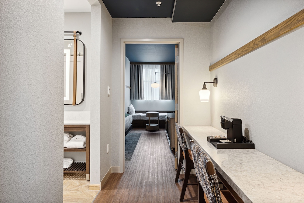 Dollywoods HeartSong Lodge & Resort 50/50