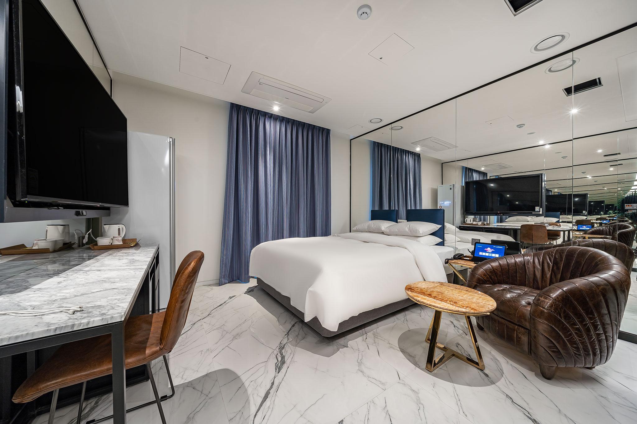 Deluxe, Suite, Queen Bed