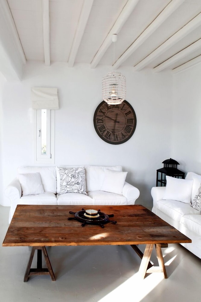 Elia White Residence 7/48